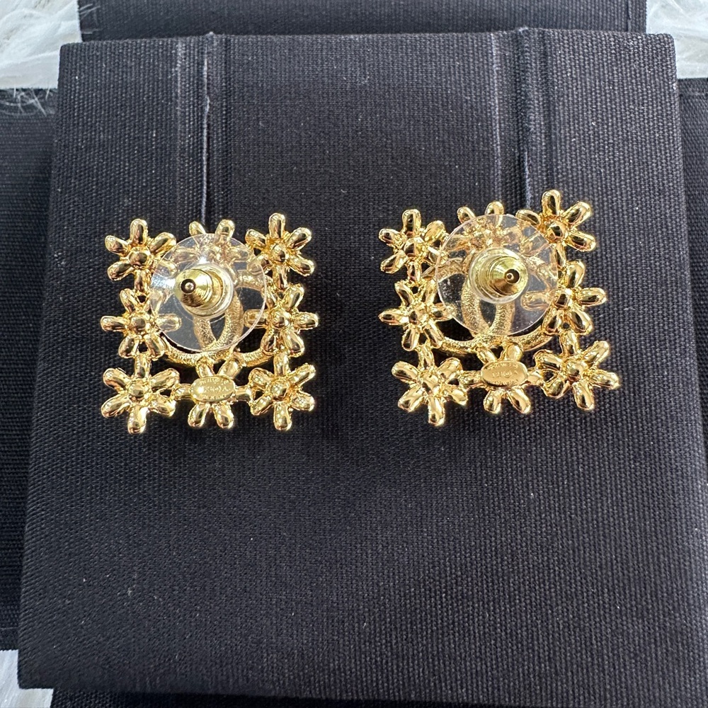 Chanel Square Crystal CC Gold Stud Earrings - Picture 7 of 8